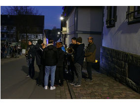 Sankt Martin Laternenumzug durch die Stadt (Foto: Karl-Franz Thiede)